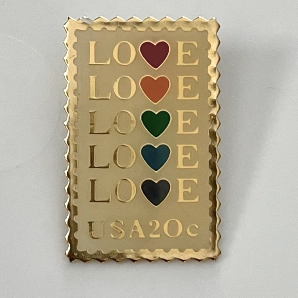 Love Hearts Stamp Pin 1984 USA 20 Cents Gold Cream Rainbow Colors